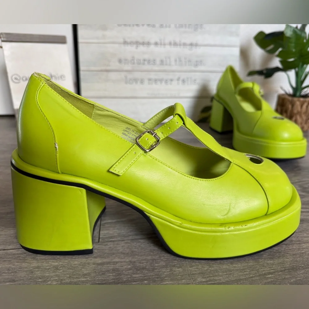 Doll’s Kill dELiA*s Hopscotch Kids Platform Heart T- Strap Mary Jane’s in Lime 9